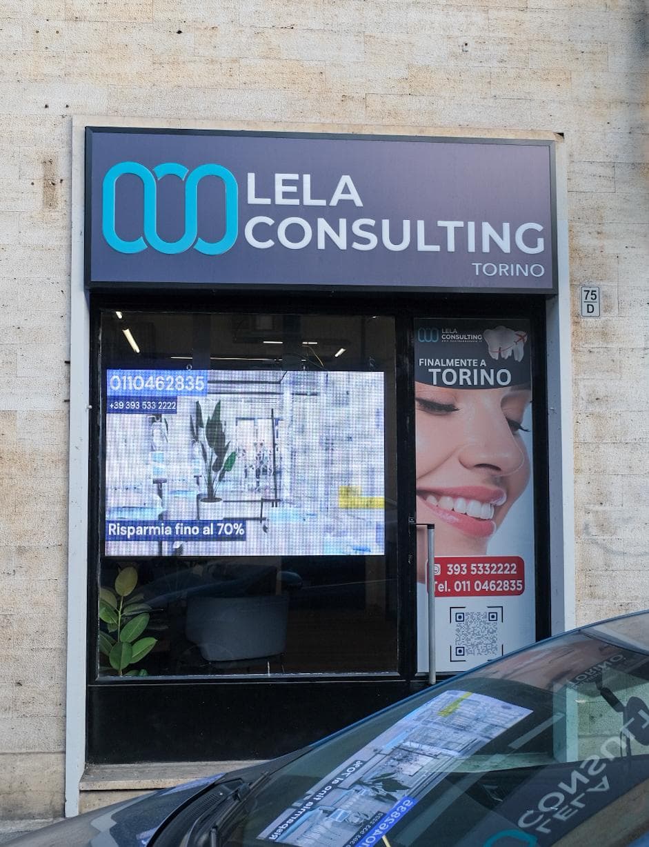 Vetrina dell'ufficio Lela Consulting in Via Madama Cristina 75/D a Torino